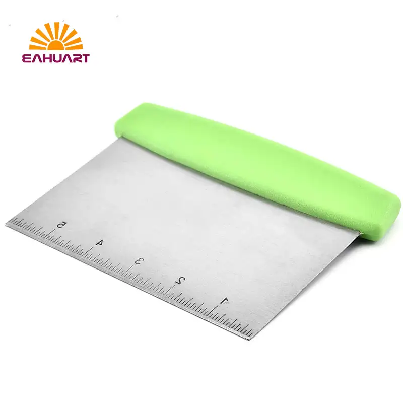 Supplier Stainless Steel Flour Scraper with Plastic Handle